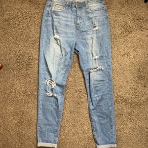 Medium washed boyfriend jeans